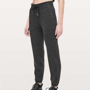 Lululemon Plush Times Jogger 26” Sz 8 Dark Gray Fleece Lined